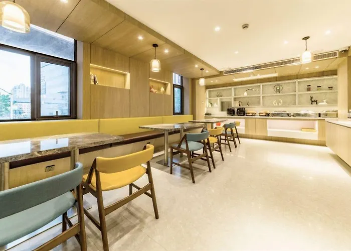 Hanting Hotel Shanghai Hongkou Football Stadium Metro Station